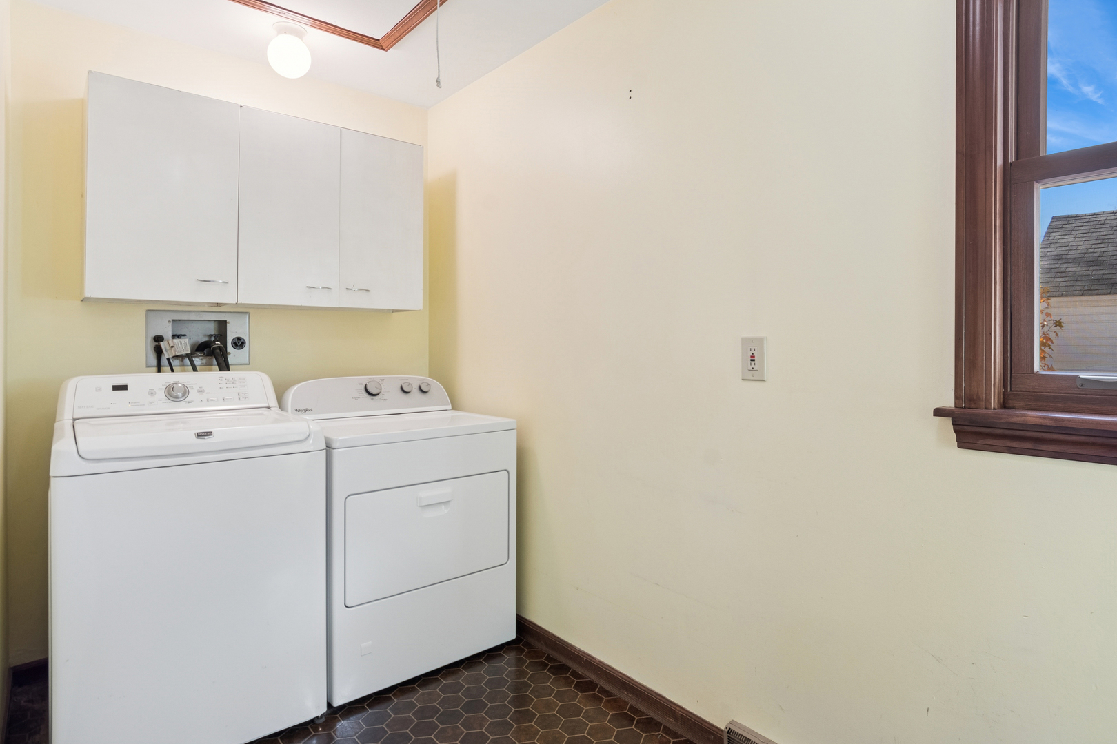 55 Garfield Street Oswego, IL 60543 - Photo 19 of 27 a utility room with dryer and washer