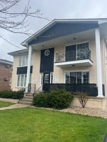 $2,000 | 4521 Maple Avenue, Unit 2S, Brookfield, IL 60513