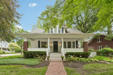 $574,999 | 335 East Liberty Street, Barrington, IL 60010