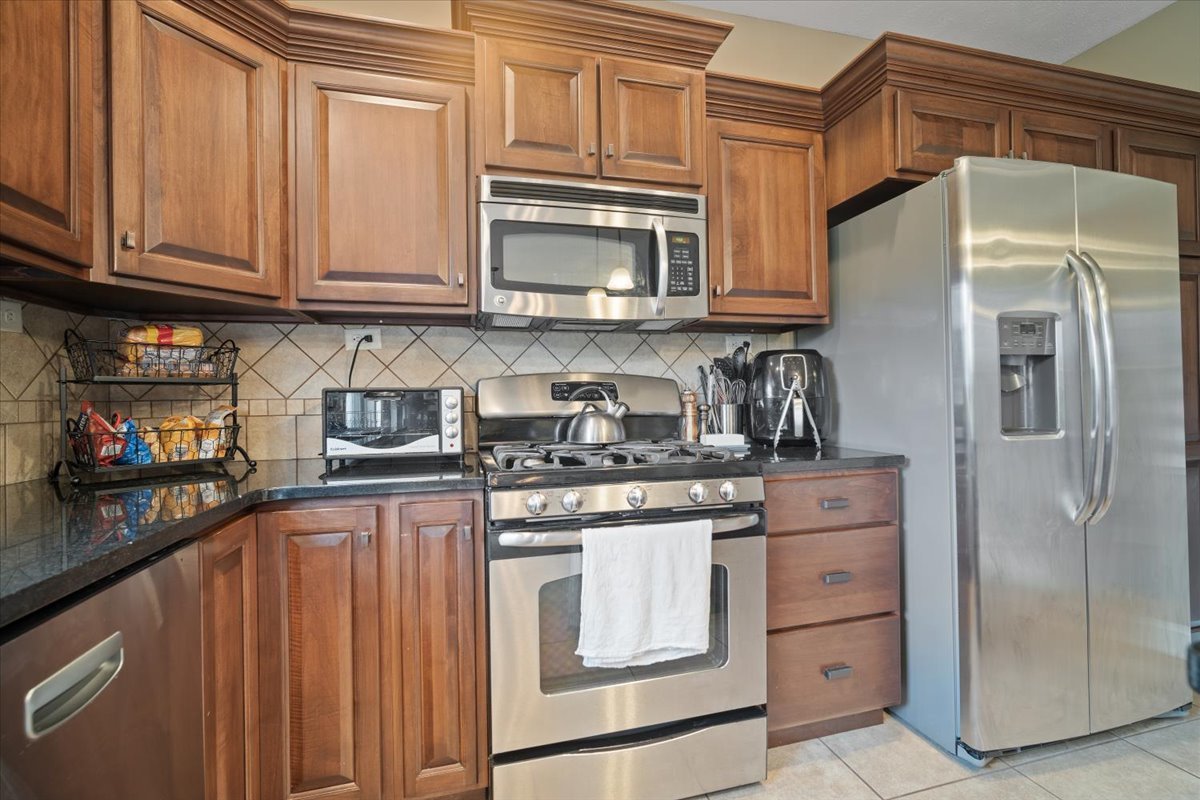 5011 Longfield Road Bloomington, IL 61705 - Photo 13 of 35 Gallery Image 13