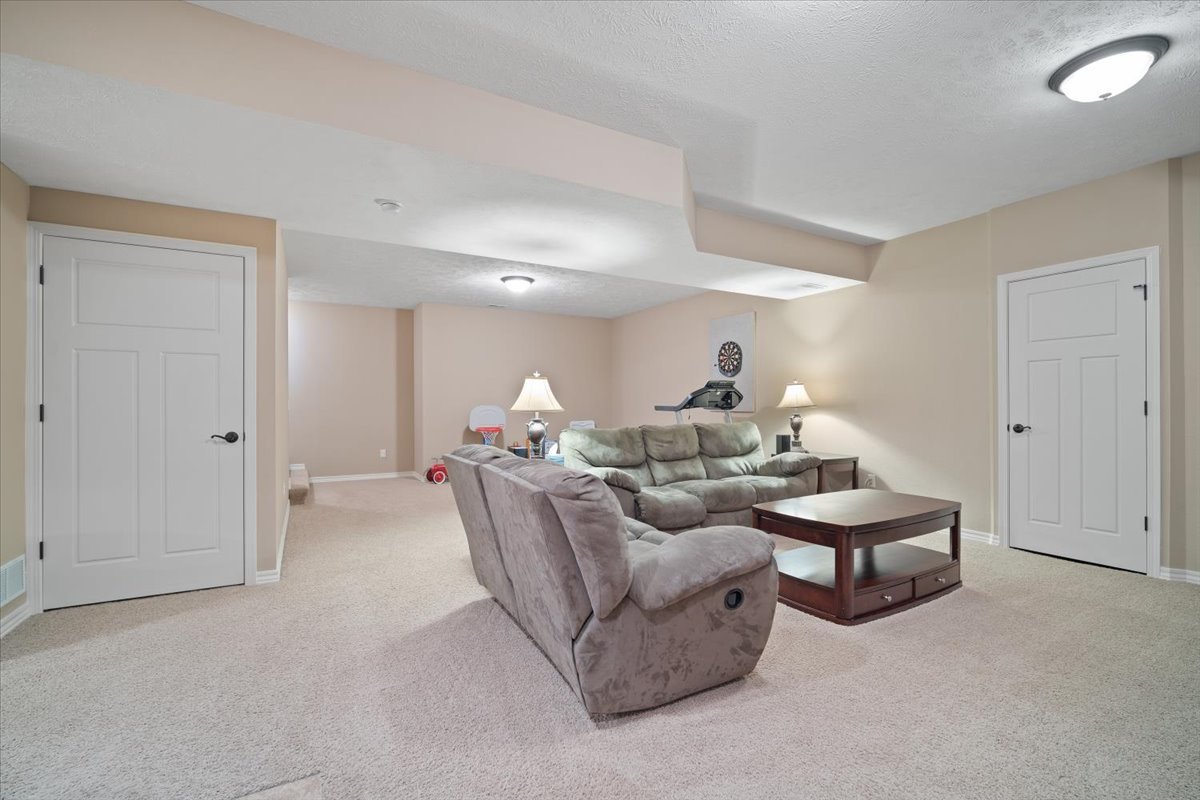 5011 Longfield Road Bloomington, IL 61705 - Photo 29 of 35 Gallery Image 29