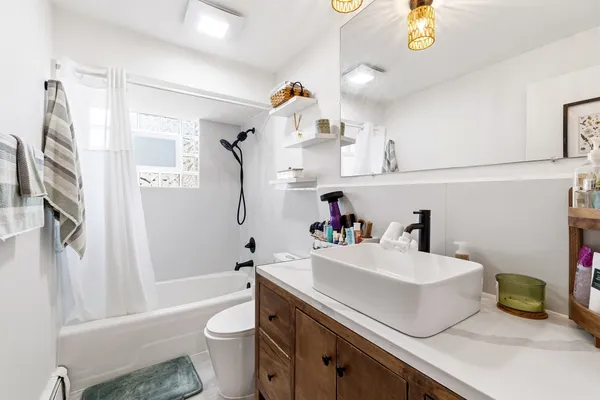 $1,850 | 5241 North Reserve Avenue, Unit 1W, Chicago, IL 60656
