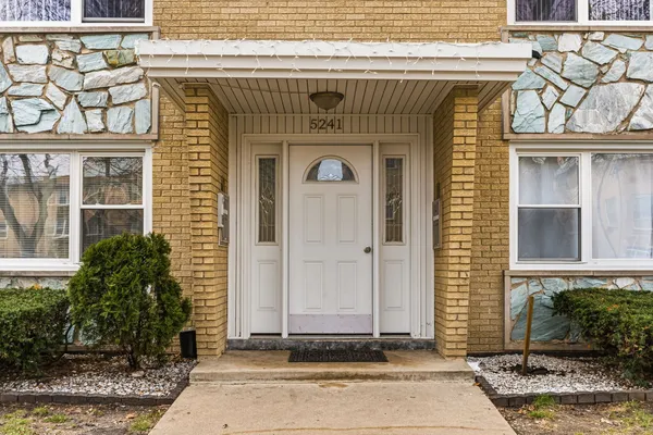 $1,850 | 5241 North Reserve Avenue, Unit 1W, Chicago, IL 60656