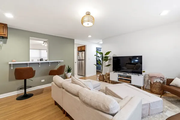 $1,850 | 5241 North Reserve Avenue, Unit 1W, Chicago, IL 60656