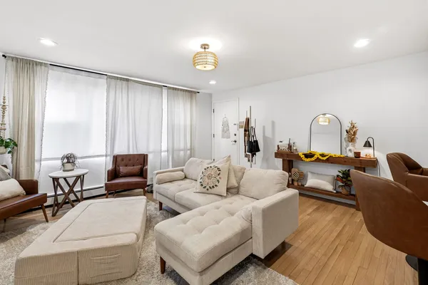 $1,850 | 5241 North Reserve Avenue, Unit 1W, Chicago, IL 60656