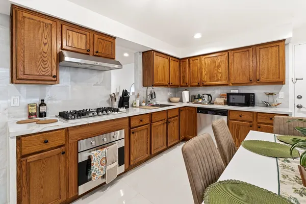 $1,850 | 5241 North Reserve Avenue, Unit 1W, Chicago, IL 60656
