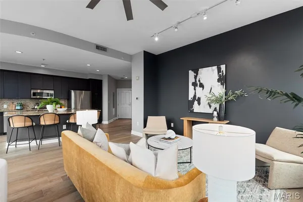 $4,300 | 4909 Laclede Avenue, Unit 701, St. Louis, MO 63108