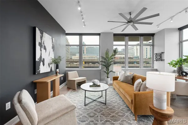 $4,300 | 4909 Laclede Avenue, Unit 701, St. Louis, MO 63108