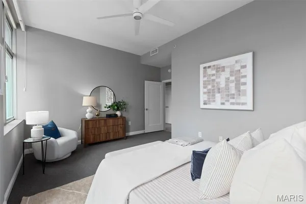 $4,300 | 4909 Laclede Avenue, Unit 701, St. Louis, MO 63108