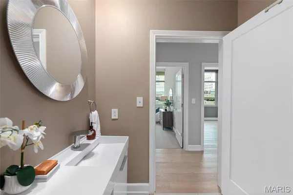 $4,300 | 4909 Laclede Avenue, Unit 701, St. Louis, MO 63108