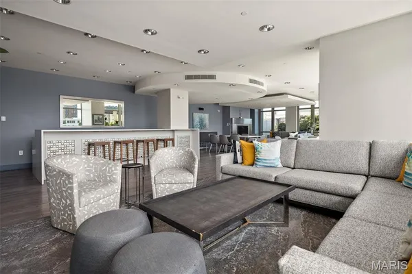 $4,300 | 4909 Laclede Avenue, Unit 701, St. Louis, MO 63108