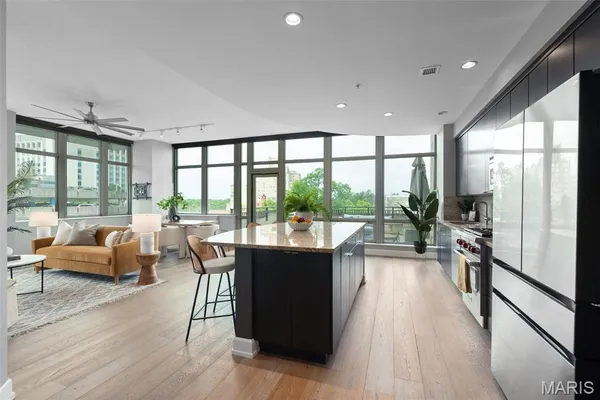 $4,300 | 4909 Laclede Avenue, Unit 701, St. Louis, MO 63108