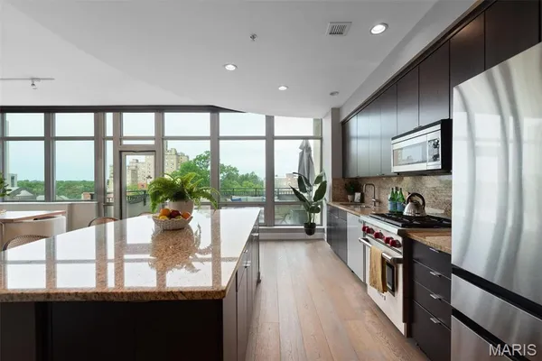 $4,300 | 4909 Laclede Avenue, Unit 701, St. Louis, MO 63108