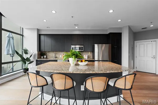 $4,300 | 4909 Laclede Avenue, Unit 701, St. Louis, MO 63108