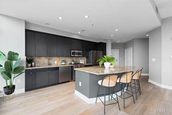 $4,300 | 4909 Laclede Avenue, Unit 701, St. Louis, MO 63108