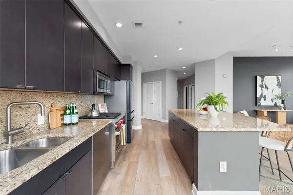 $4,300 | 4909 Laclede Avenue, Unit 701, St. Louis, MO 63108