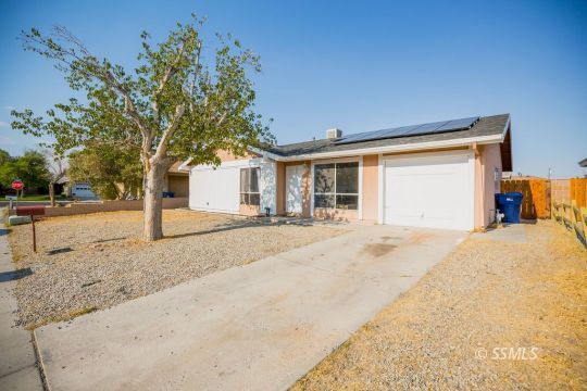 332 Mari Court Ridgecrest, CA 93555 - Photo 2 of 17