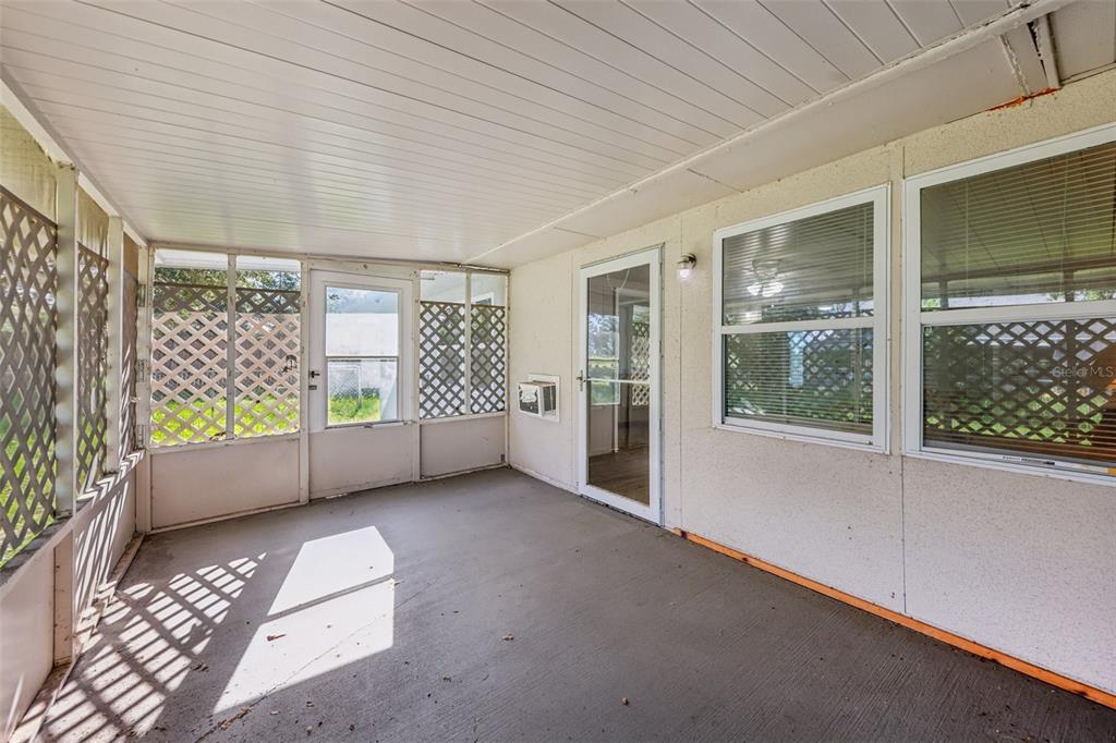 3 Silver Court Ocala, FL 34472 - Photo 21 of 25 a room with furniture and window