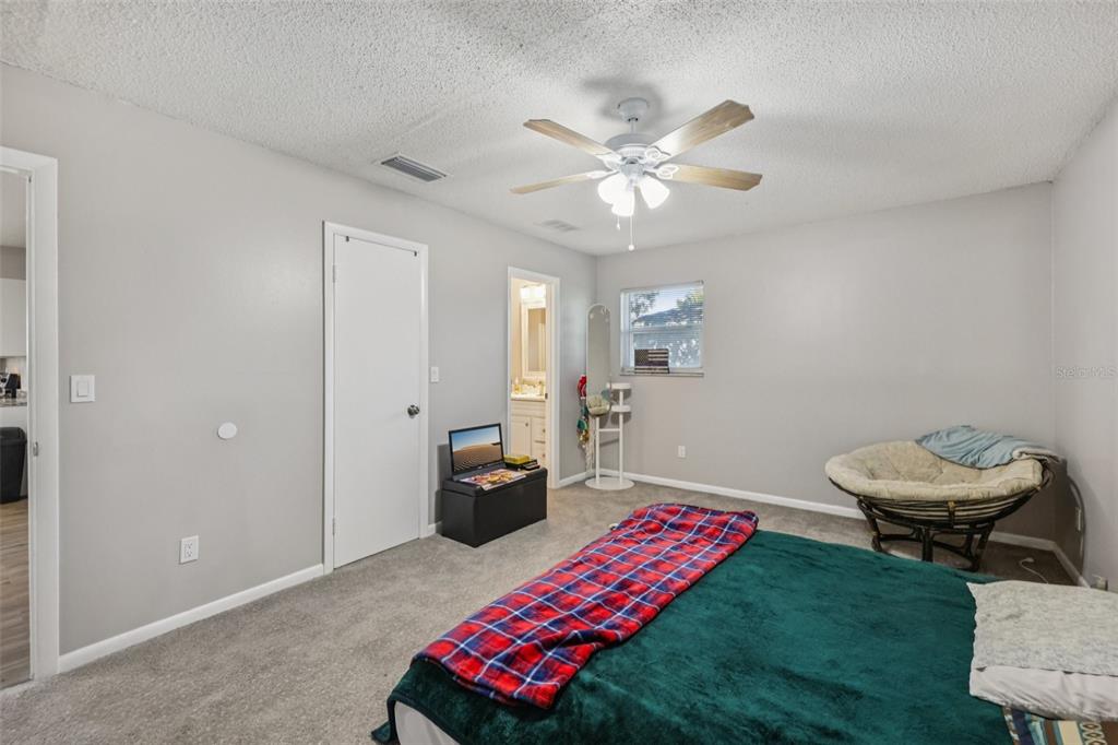 3 Silver Court Ocala, FL 34472 - Photo 9 of 25 a living room with furniture and a rug