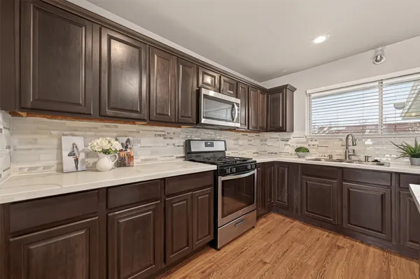 $1,390 | 10 Ferguson Street, Baytown, TX 77520