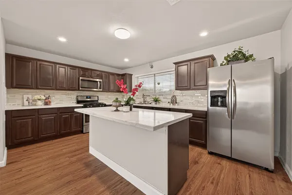 $1,390 | 10 Ferguson Street, Baytown, TX 77520