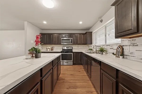 $1,390 | 10 Ferguson Street, Baytown, TX 77520