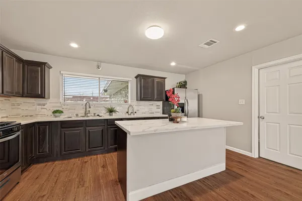 $1,390 | 10 Ferguson Street, Baytown, TX 77520