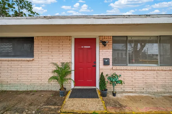 $1,390 | 10 Ferguson Street, Baytown, TX 77520