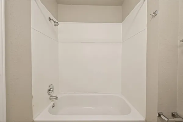 $1,390 | 10 Ferguson Street, Baytown, TX 77520