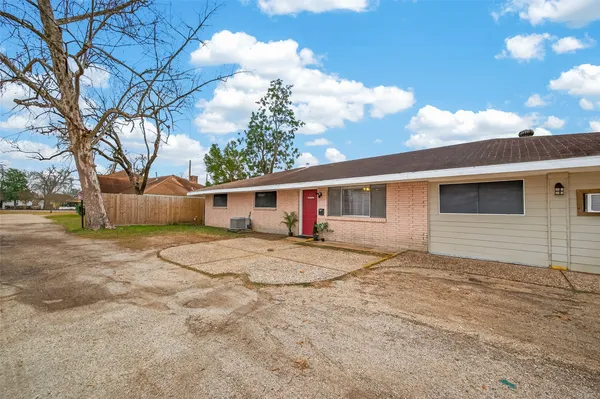 $1,390 | 10 Ferguson Street, Baytown, TX 77520