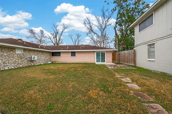 $1,390 | 10 Ferguson Street, Baytown, TX 77520