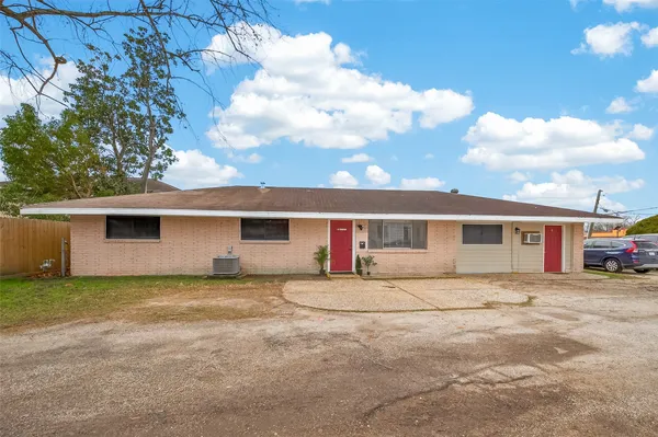 $1,390 | 10 Ferguson Street, Baytown, TX 77520