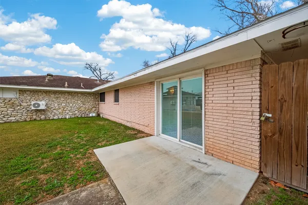 $1,390 | 10 Ferguson Street, Baytown, TX 77520