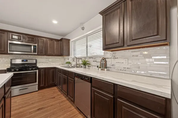 $1,390 | 10 Ferguson Street, Baytown, TX 77520