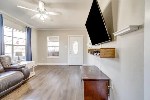 $249,900 | 1215 North Elm Street, Weatherford, TX 76086