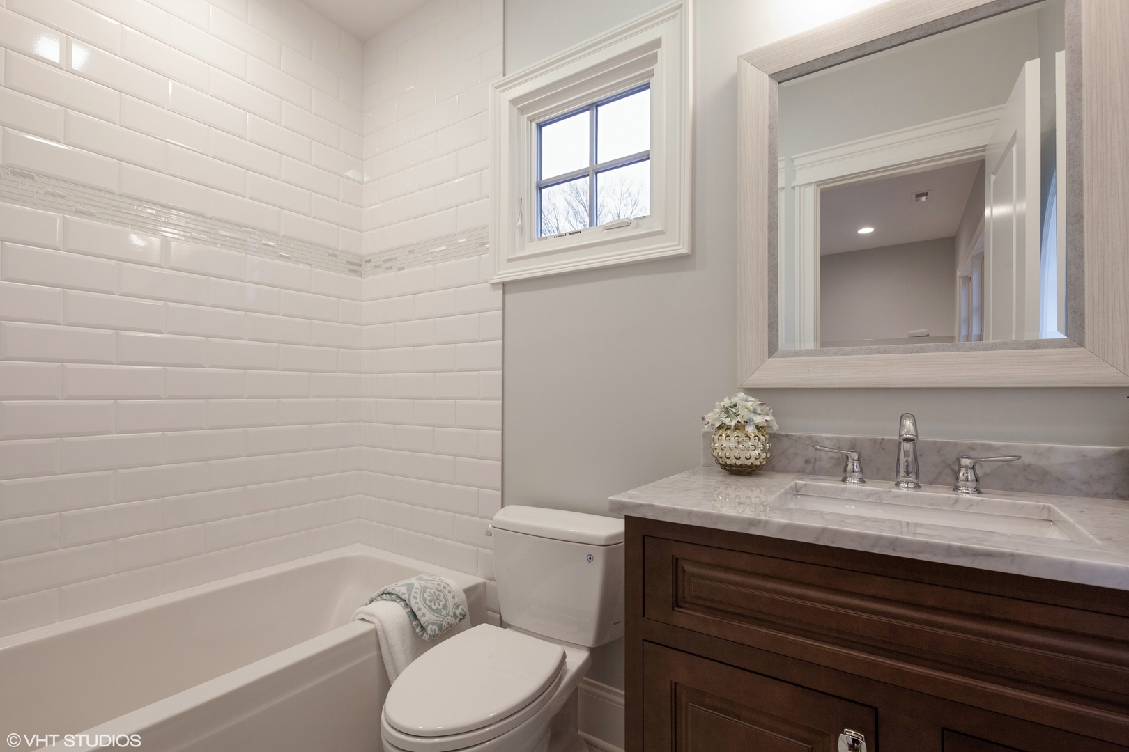 117 Church Road Winnetka, IL 60093 - Photo 26 of 29 a bathroom with a sink toilet vanity and bathtub