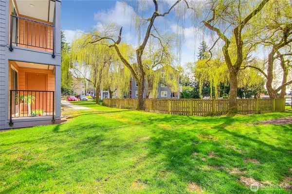 $379,000 | 20320 Bothell Everett Highway, Unit D102, Bothell, WA 98012