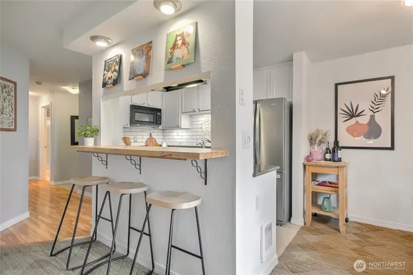 $379,000 | 20320 Bothell Everett Highway, Unit D102, Bothell, WA 98012