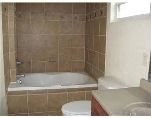 a view of empty room with window