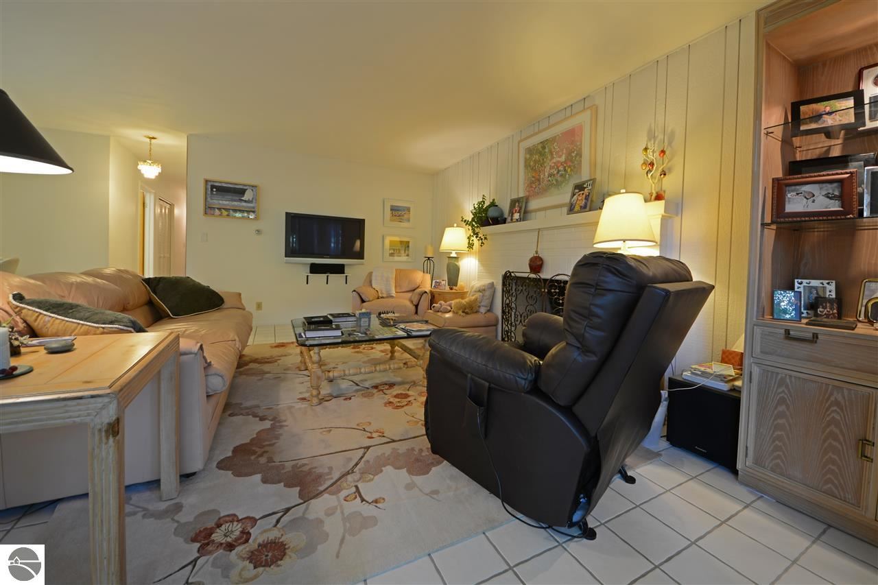 610 Bloomfield Road Traverse City, MI 49686 - Photo 13 of 56 1797226-12.JPG