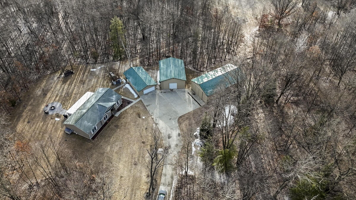 5717 Maple Ridge Road Sterling, MI 48659 - Photo 1 of 97 001