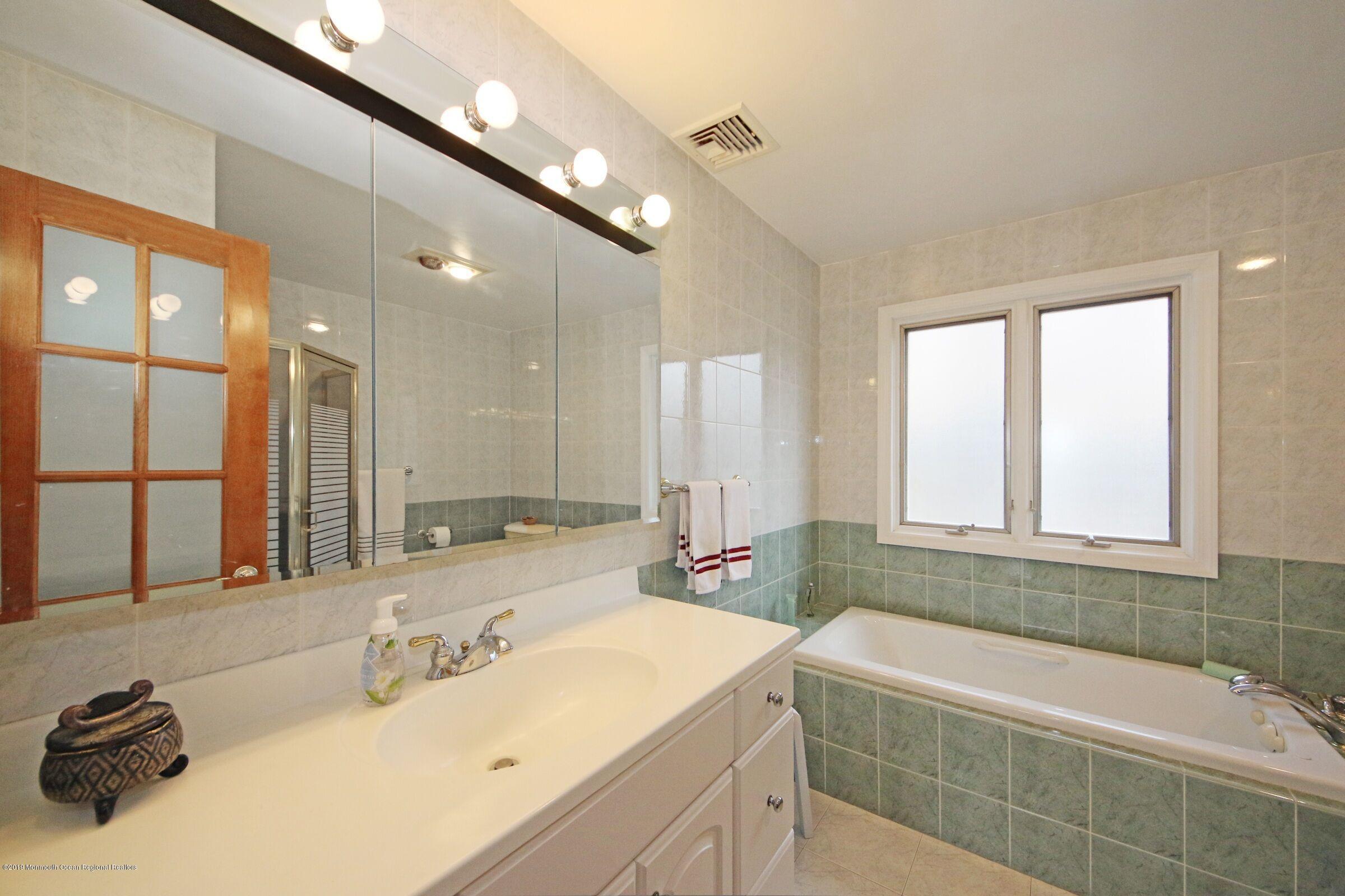 1 Grant Road Manalapan, NJ 07726 - Photo 7 of 16 02D259B1-FEEF-4981-AC00-3A6B8BE97A0C