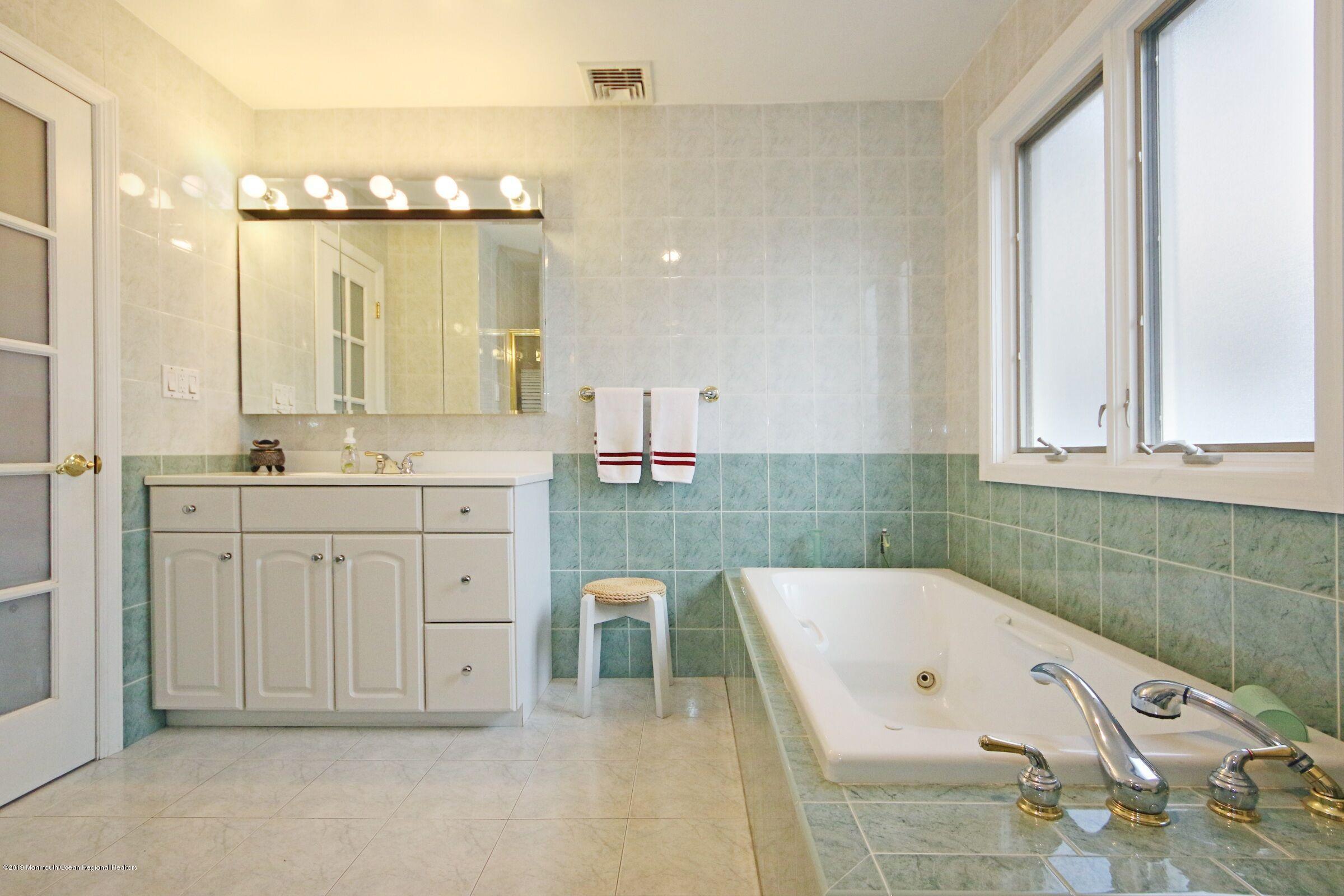 1 Grant Road Manalapan, NJ 07726 - Photo 9 of 16 4AEA3725-11A4-471B-8328-0291B2622515