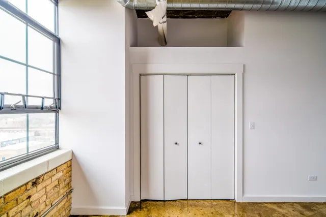 a view of walk in closet