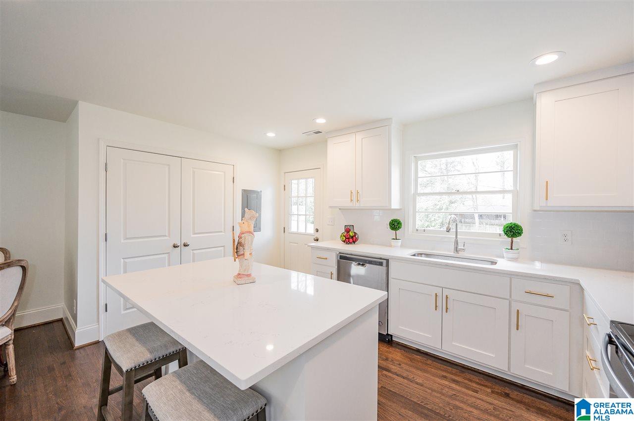 956 Oak Grove Road Birmingham, AL 35209 - Photo 16 of 47