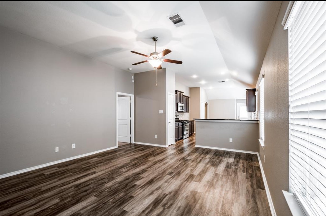 8314 Broadleaf Avenue Baytown, TX 77521 - Photo 5 of 17
