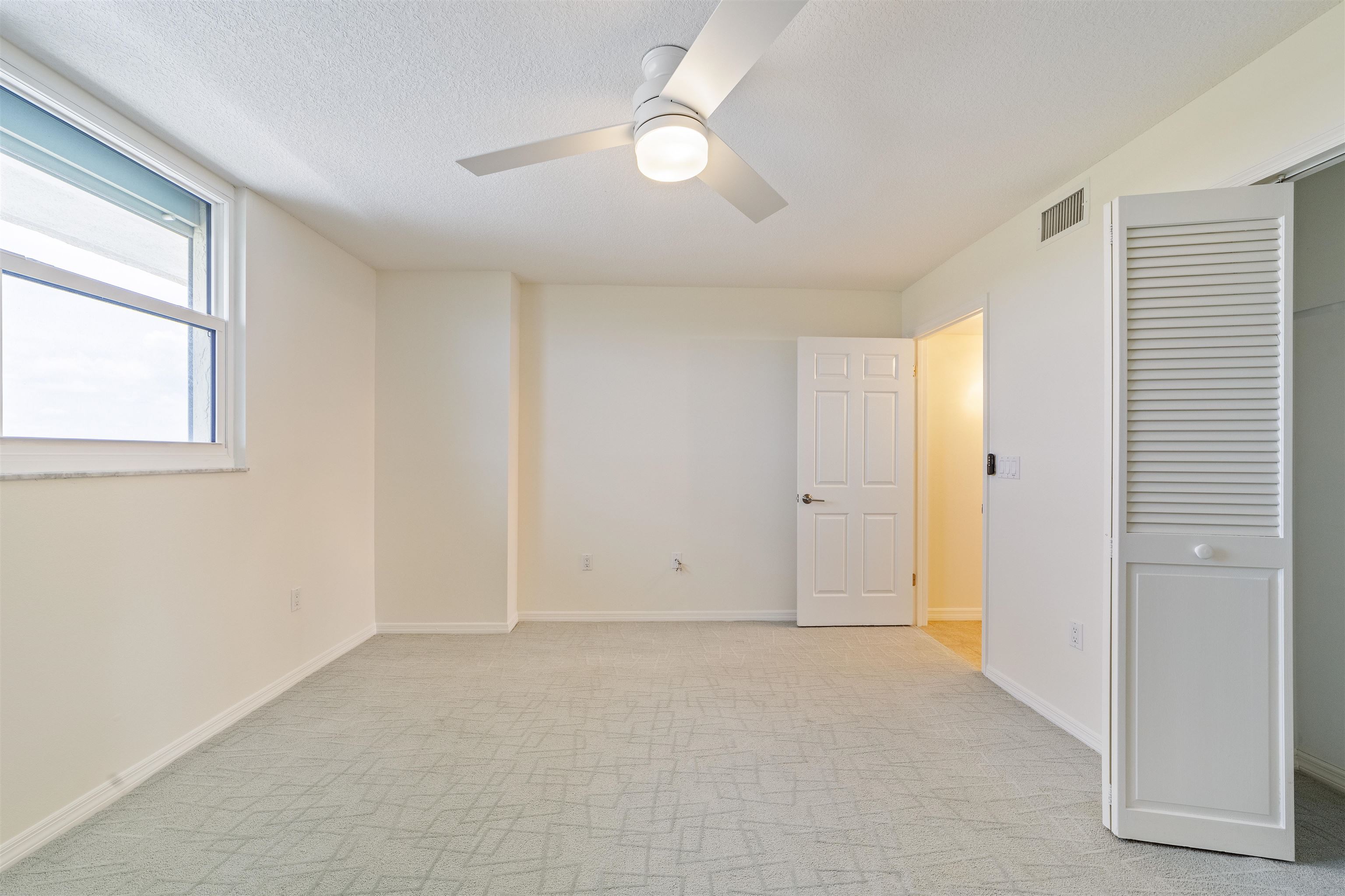 8090 A1A South St. Augustine, FL 32080 - Photo 35 of 42 an empty room with windows and closet