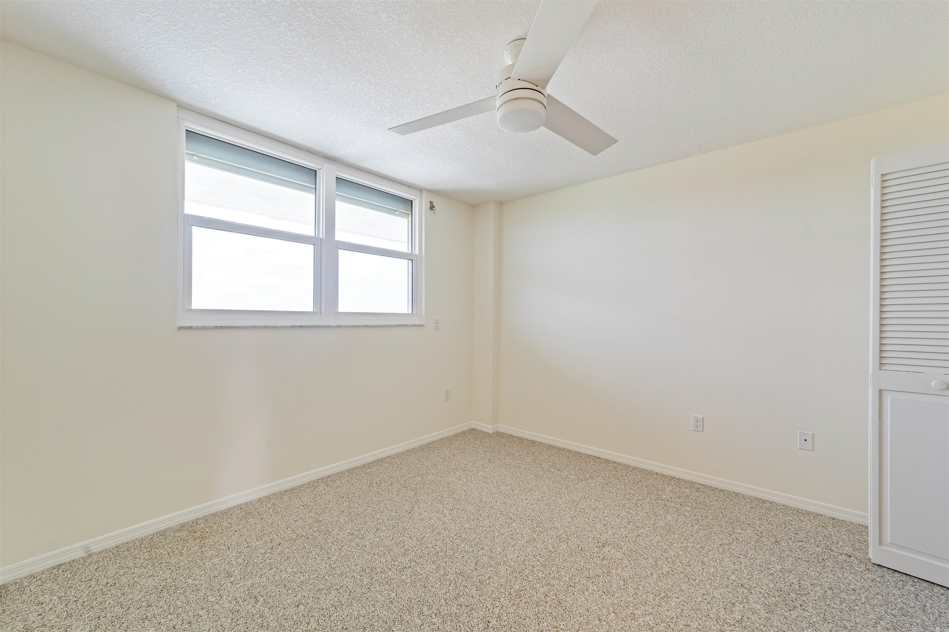 8090 A1A South St. Augustine, FL 32080 - Photo 37 of 42 an empty room with a window