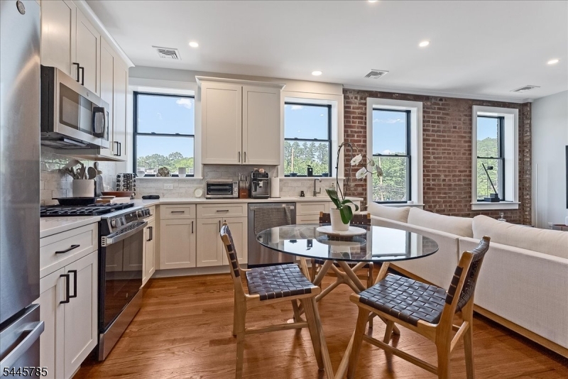 35 Main Street, Unit 3B Millburn, NJ 07041 - Photo 9 of 33