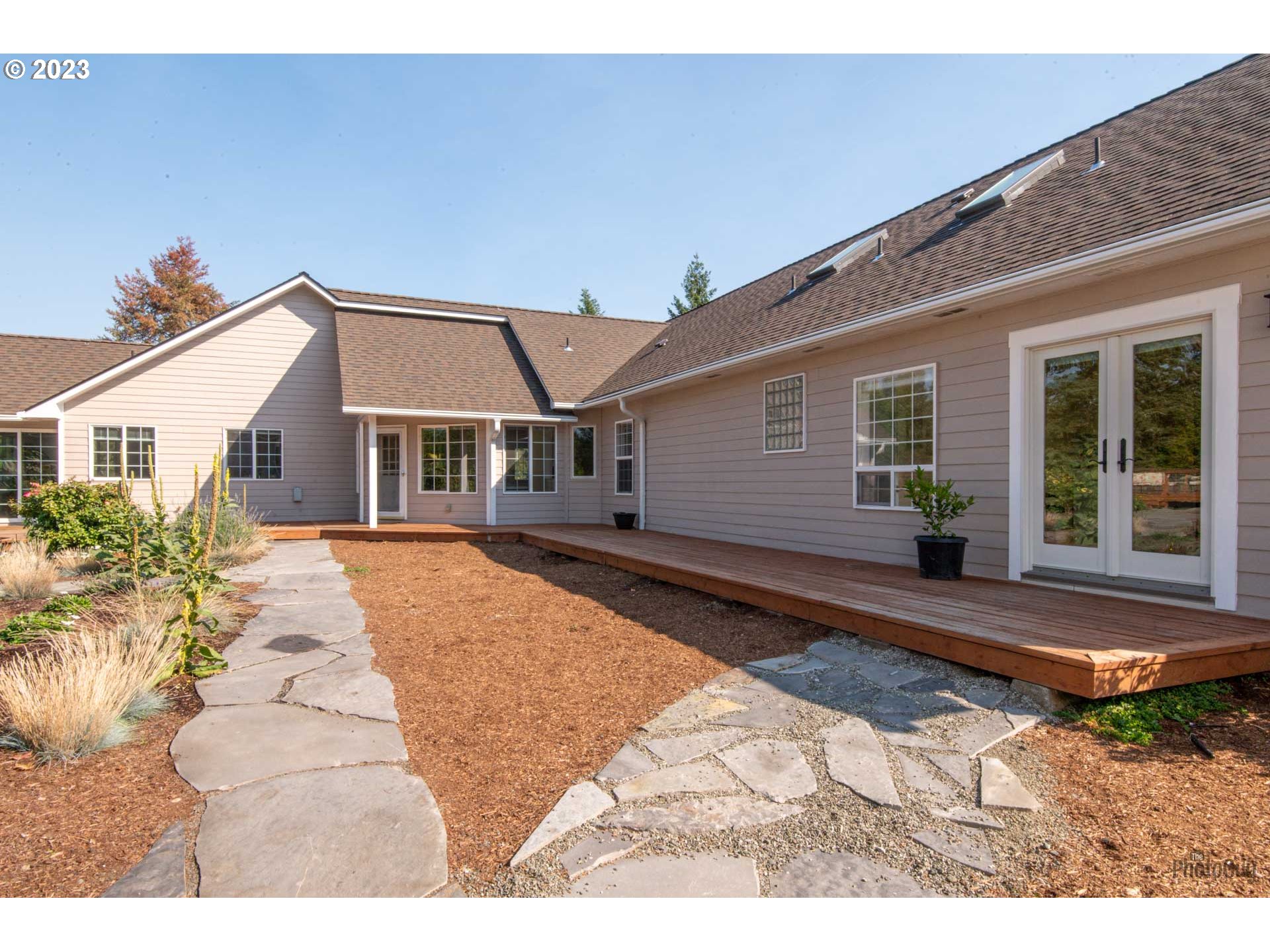26077 England Loop Veneta, OR 97487 - Photo 33 of 45 Gallery Image 33